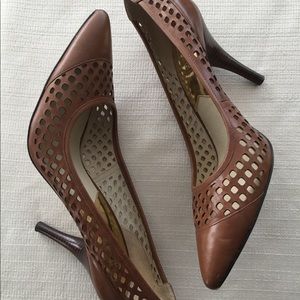 High heeled shoes comes with box